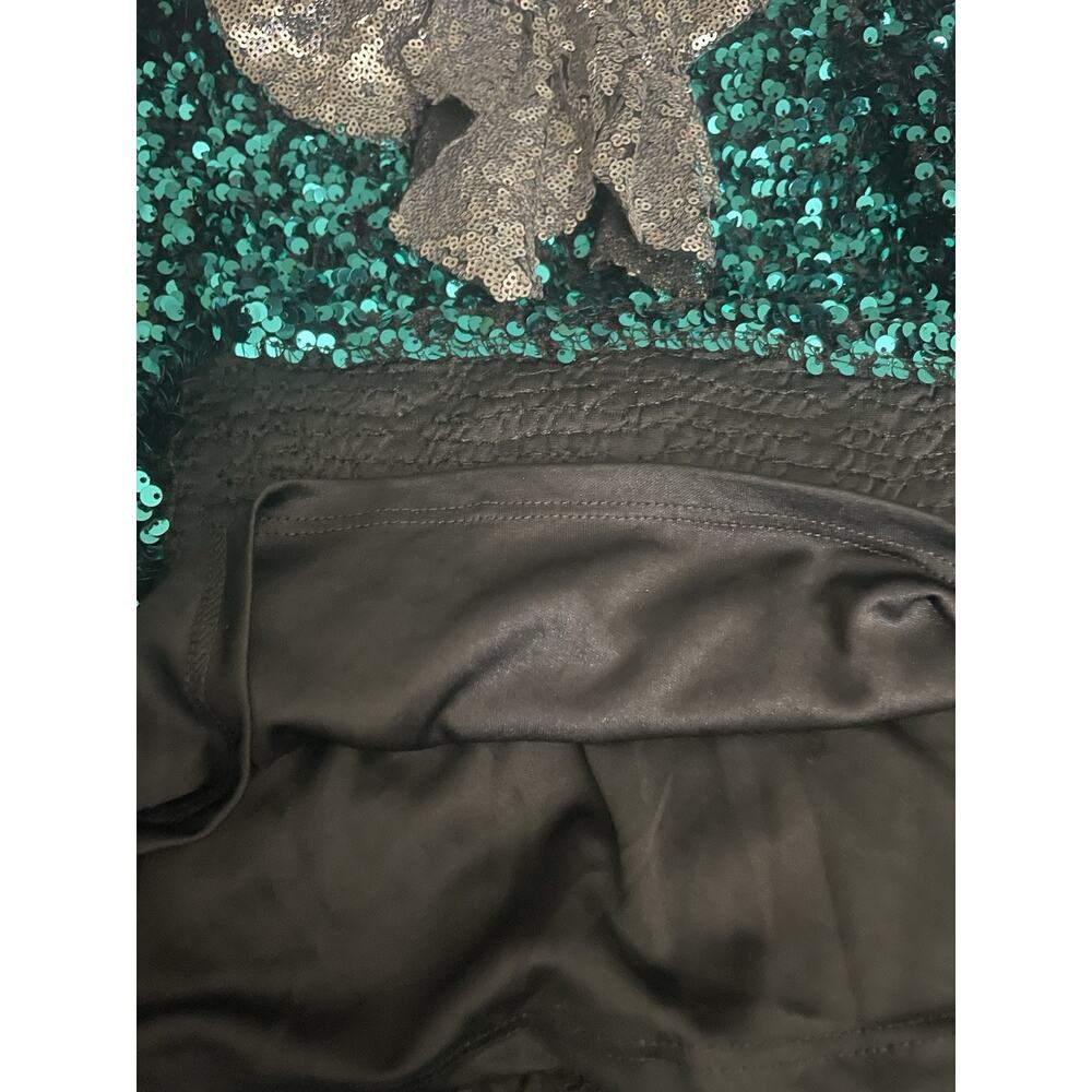 Love On A Hanger Women’s Green Sequin Bow Christmas 2 Piece Outfit Size Med NWOT - Picture 3 of 4